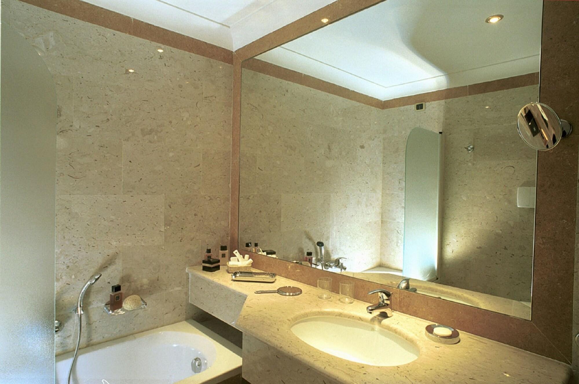 Hotel La Ville Catania Bagian luar foto