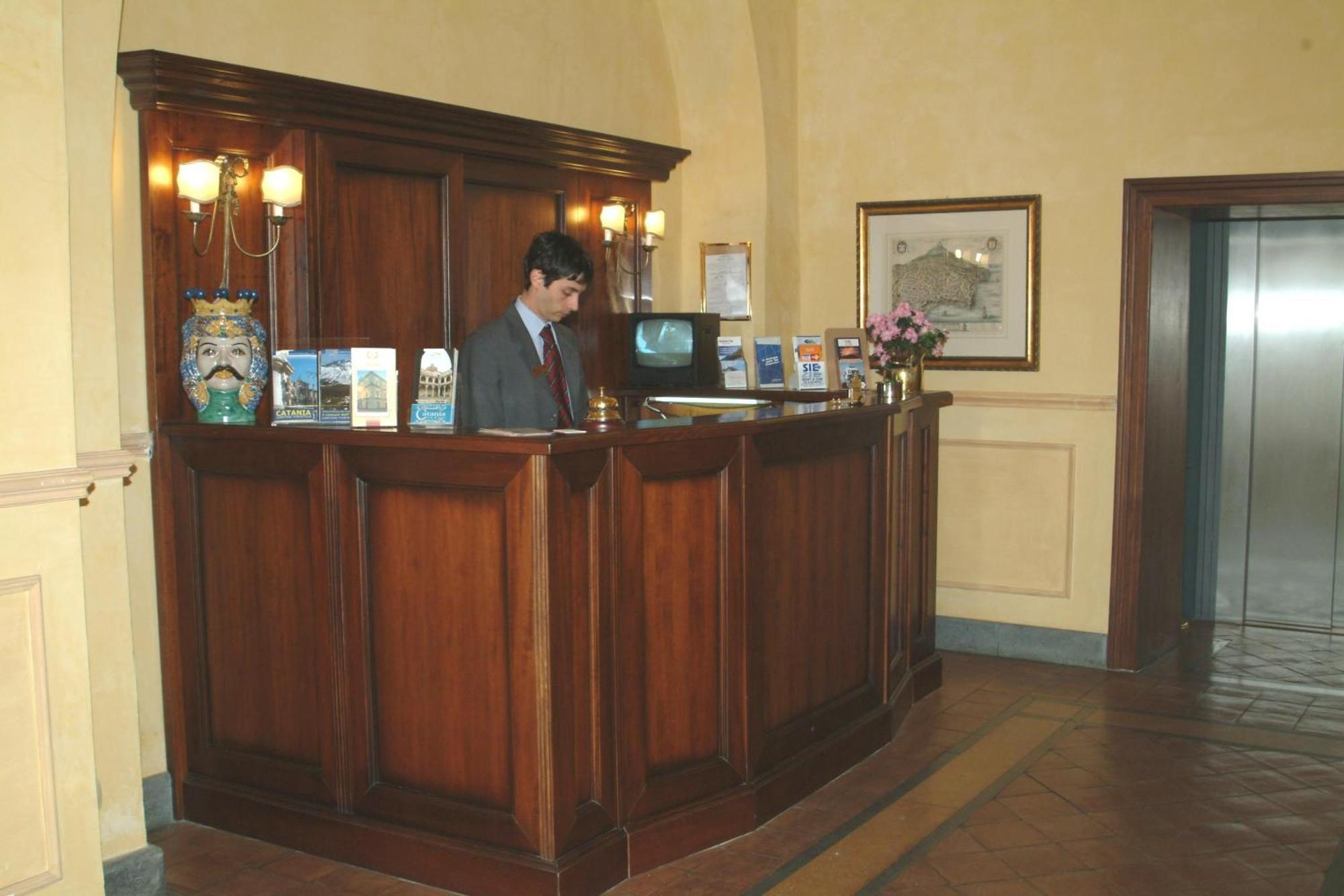 Hotel La Ville Catania Bagian luar foto