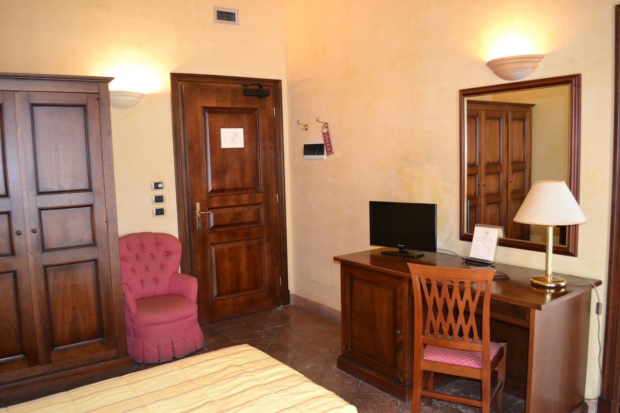 Hotel La Ville Catania Bagian luar foto