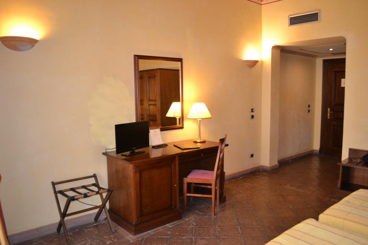 Hotel La Ville Catania Bagian luar foto