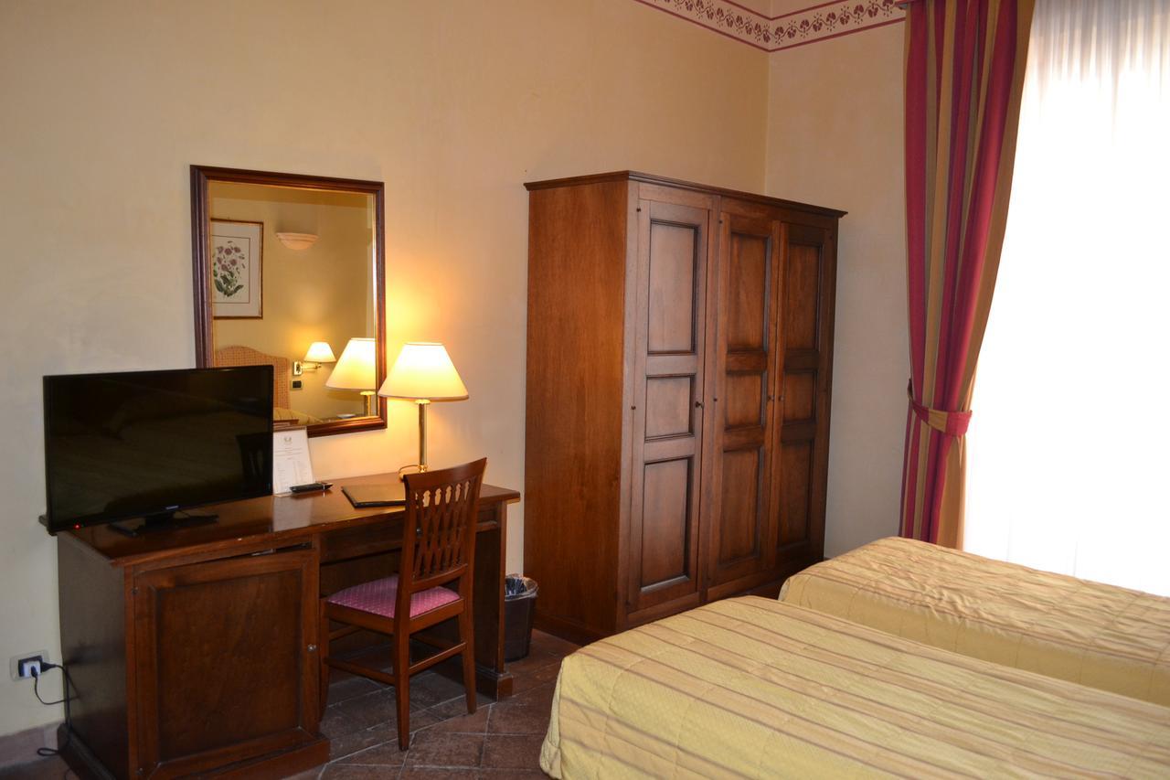 Hotel La Ville Catania Bagian luar foto