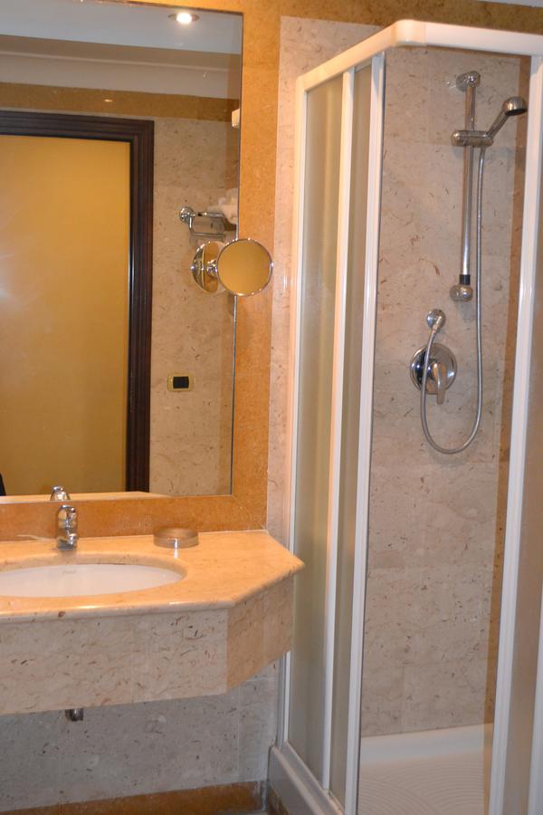 Hotel La Ville Catania Bagian luar foto