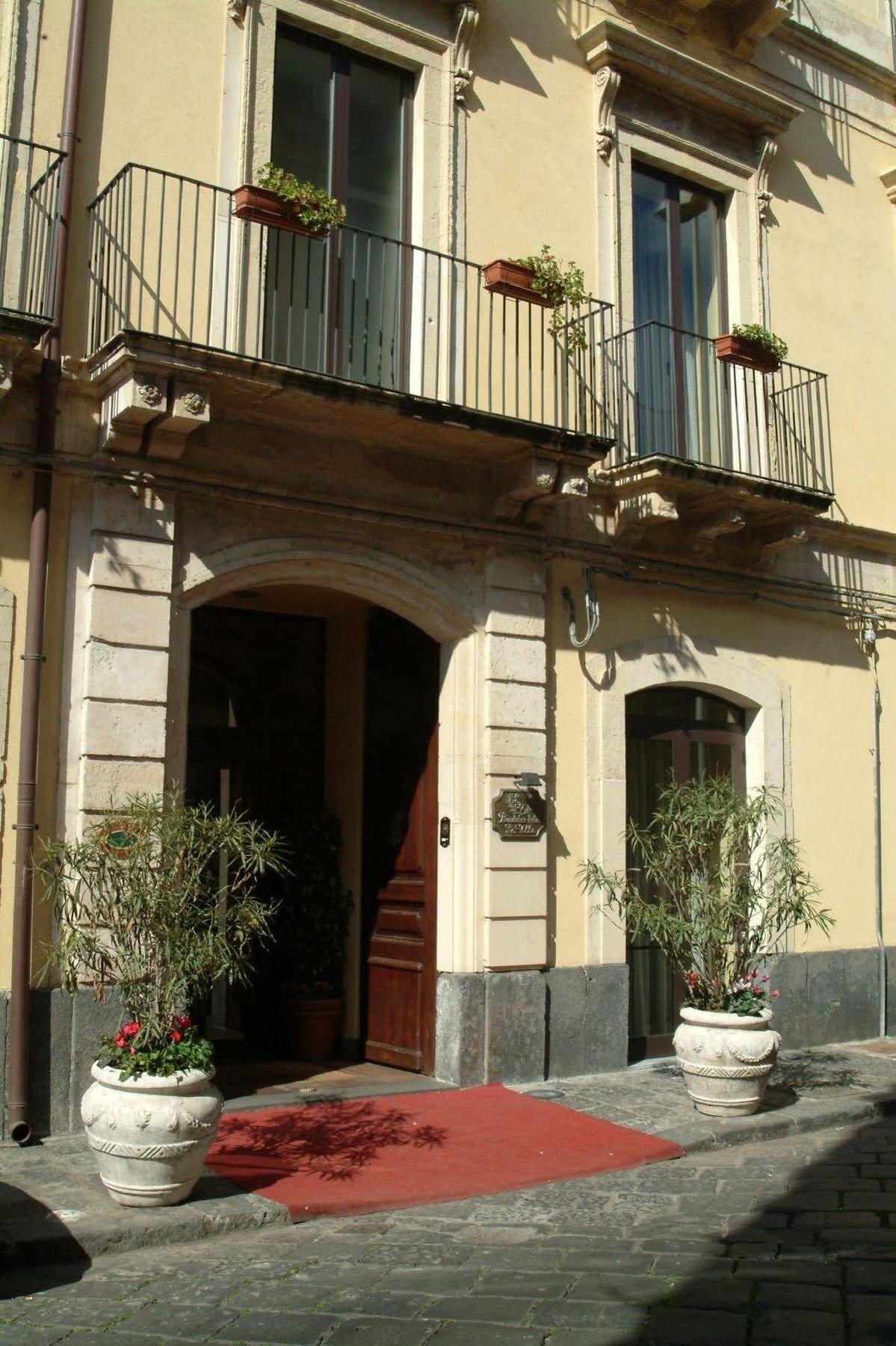 Hotel La Ville Catania Bagian luar foto