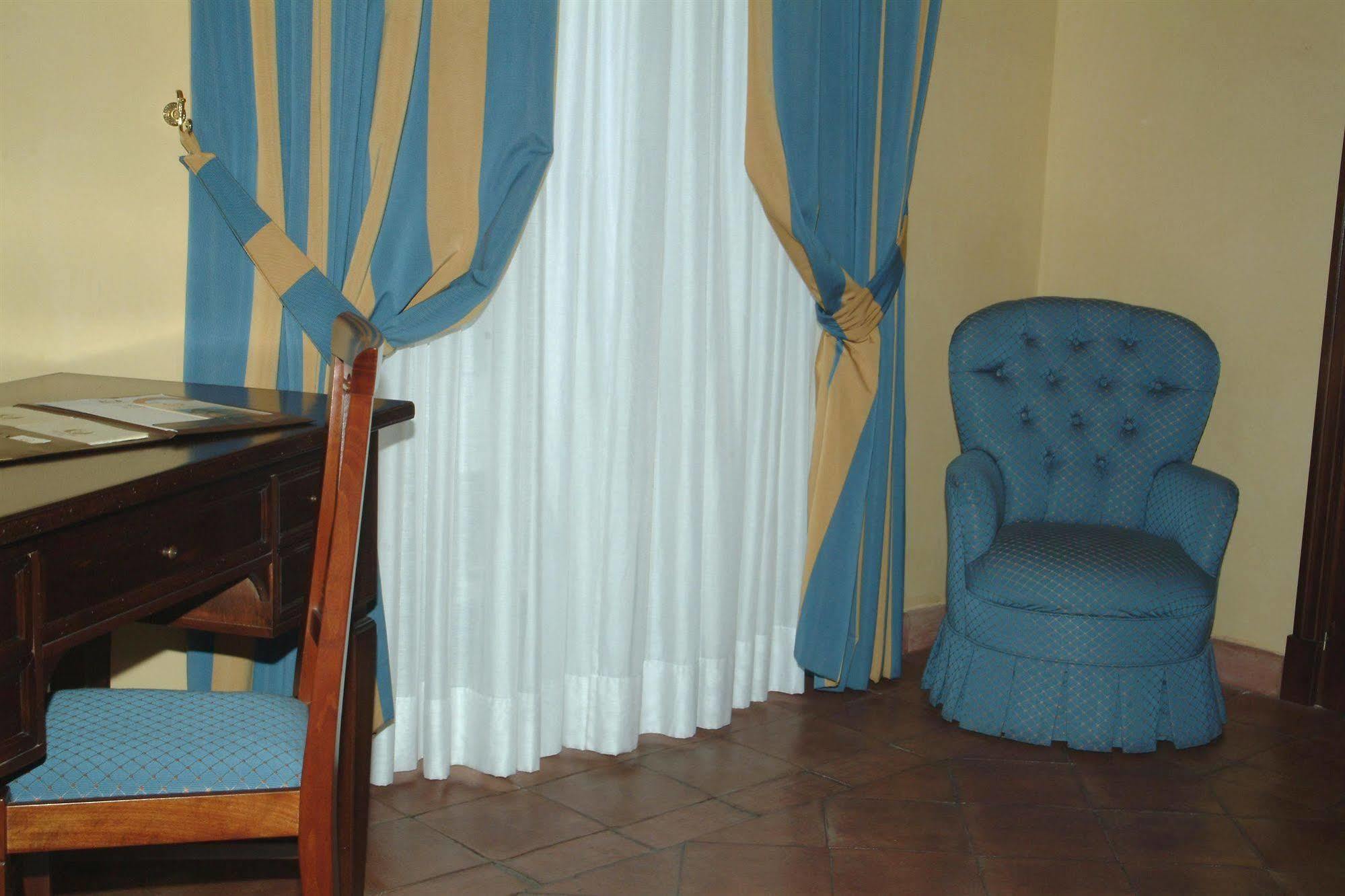 Hotel La Ville Catania Bagian luar foto