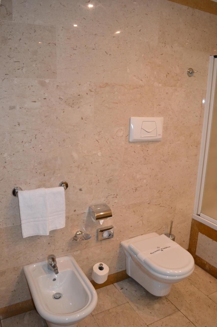 Hotel La Ville Catania Bagian luar foto
