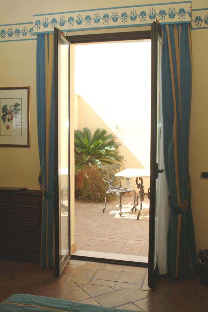 Hotel La Ville Catania Bagian luar foto